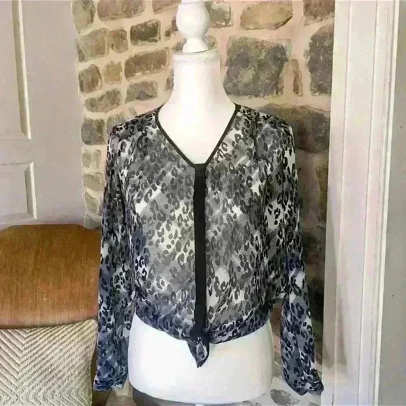 🌟 Cabi Shirt fatale - Picture 2 of 12